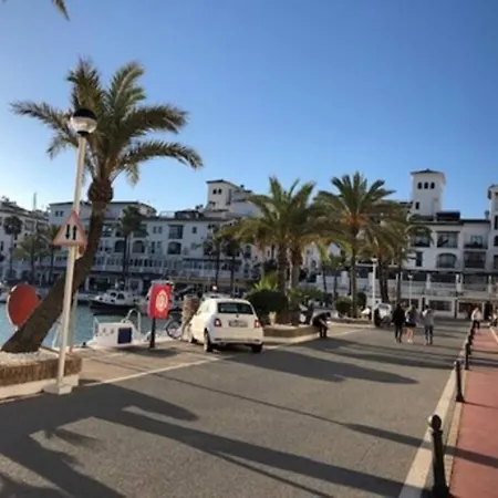 Laegenhet Hoegst Upp, Med Pool Och Utsikt Oever Havet Apartment