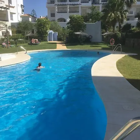Laegenhet Hoegst Upp, Med Pool Och Utsikt Oever Havet San Luis de Sabinillas