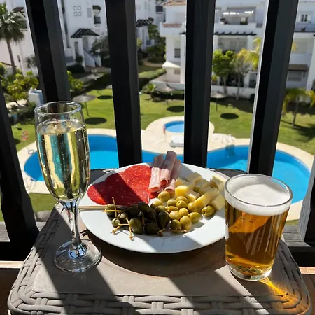 Apartment Laegenhet Hoegst Upp, Med Pool Och Utsikt Oever Havet